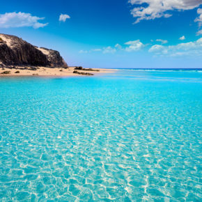 Last Minute auf die Kanaren: 8 Tage Fuerteventura im modernen 4* Hotel inkl. Halbpension, Flug & Transfer nur 462€