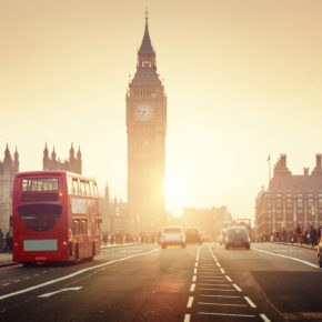 Westminster Brück bei Sonnenuntergang mit Bus