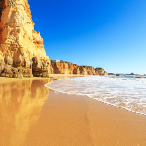 Algarve Strand mit Stein