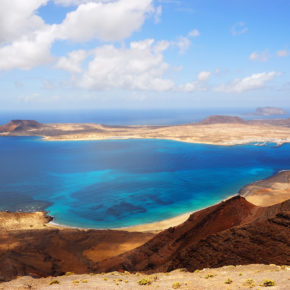 Last Minute auf die Kanaren: 6 Tage Lanzarote inkl. gutem 3* Apartment & Direktflug um 355€