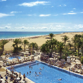 Familienurlaub Fuerteventura: 8 Tage im 3* RIU All Inclusive Hotel mit Flug & Transfer nur 432€