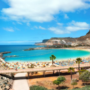 Inselurlaub auf Gran Canaria: 6 Tage im guten 3* Hotel am Strand mit Halbpension, Flug, Transfer & Zug für 452€