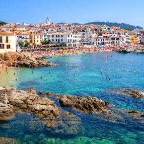 Erholung in Spanien: 6 Tage ins strandnahe 3* Hotel mit Halbpension, Flug & Extras ab 319€