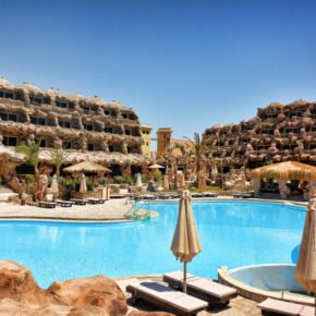 Ägypten: 8 Tage Hurghada im coolen 5* Beach Resort mit All Inclusive, Flug & Transfer für 552€