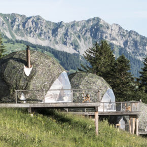 Glamping in der Schweiz: 2 Tage im luxuriösen Whitepod mit Frühstück für 188€