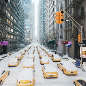 USA New York verschneite Taxis