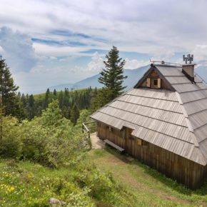 Natur pur in Slowenien: 8 Tage im eigenen Berg-Chalet mit Hot Tub ab 388€ p.P.