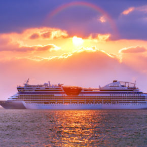 Kreuzfahrt Schiff Sonnenuntergang