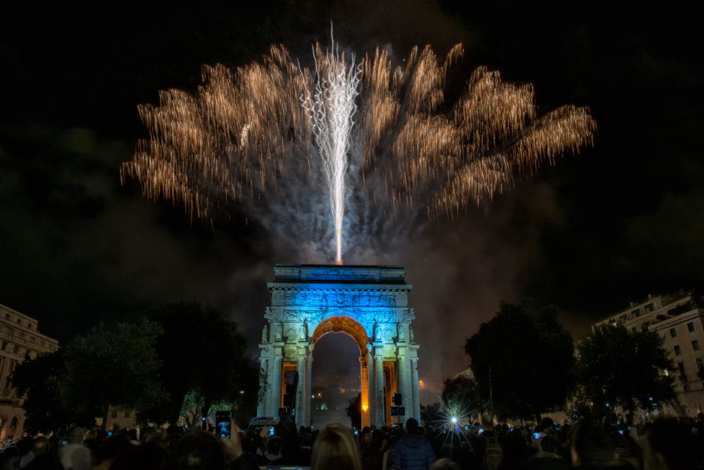 Frankreich Paris Arc de Triomphe Feuerwerk