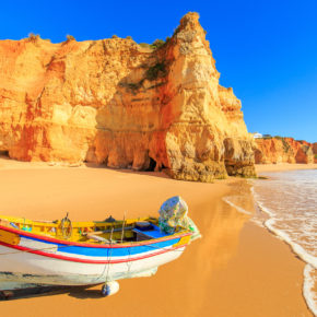 Last Minute Algarve Strandurlaub: 8 Tage im tollen 4* Hotel in Strandnähe mit Frühstück, Flug & Transfer um 427€