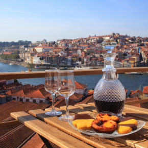 Portugal Porto Wein Gebaeck Aussicht