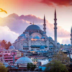 Istanbul-Kracher: 5 Tage übers Wochenende in die Stadt auf zwei Kontinenten mit zentralem 3* Hotel & Flug NUR 153€