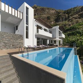 Auszeit in Portugal: 8 Tage Madeira in Design-Villa mit eigenem Infinity-Pool ab 232€ p.P.