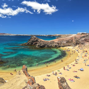 Urlaub auf Lanzarote: 10 Tage im 3* Aparthotel mit Halbpension, Flug & Transfer ab 781€