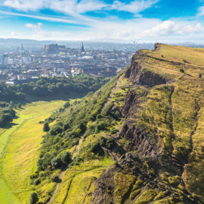 Langes Wochenende in Schottland: 4 Tage Edinburgh im guten 3* Hotel inkl. Flug ab nur 154€