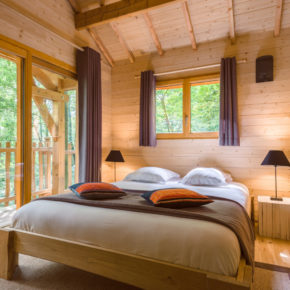 Natur pur: 2 Tage Frankreich im Baumhaus mit privatem Whirlpool & Frühstück nur 133€