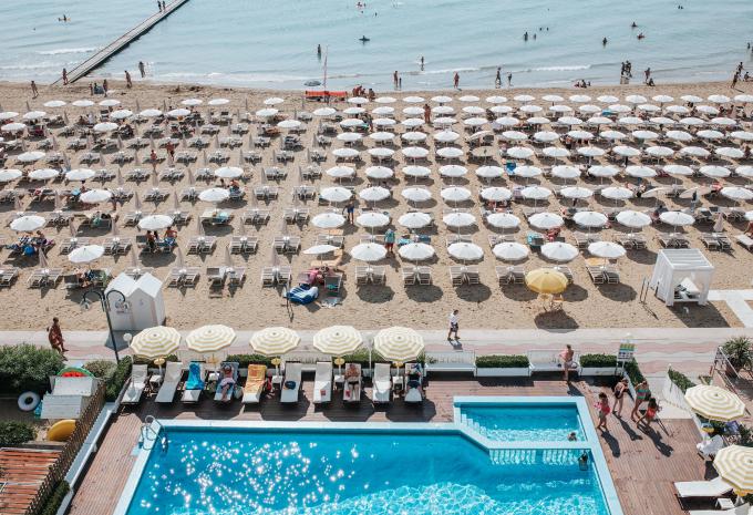 hofer-reisen-italien-hotel-strand