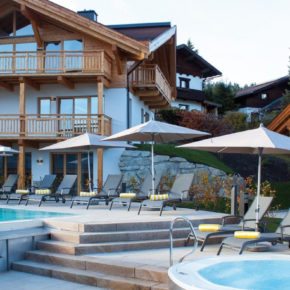 Entspannung in Tirol: 3 Tage im guten 4* Wellnesshotel mit Halbpension & Extras ab 189€