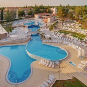 Kroatien Topseller: 4 Tage am Wochenende im tollen 4* Hotel am Strand mit Halbpension & Wasserpark um 145€