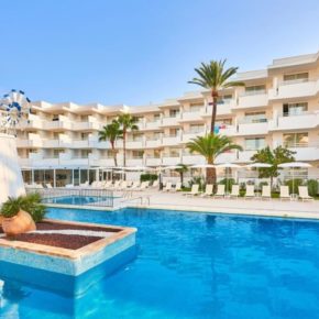 Sonne tanken auf Mallorca: 6 Tage im TOP 4* Hotel in Strandnähe mit Suite, Frühstück, Flug & Transfer um 408€