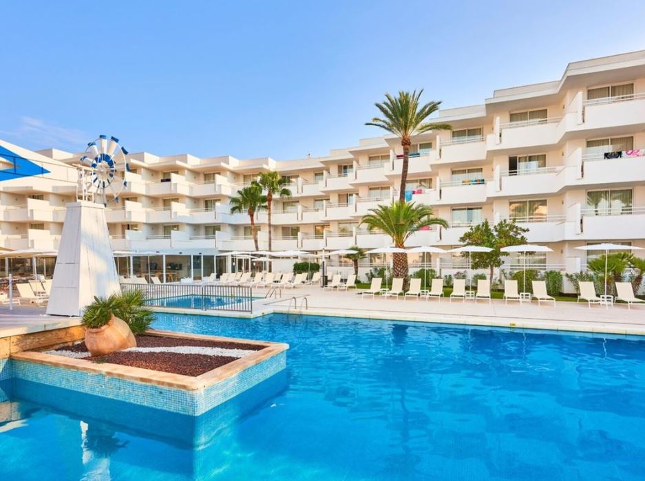 Globales Cala Bona Suites Pool