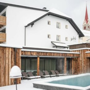 Zum Pragser Wildsee nach Südtirol: 3 Tage im 4* Wellnesshotel inkl. Halbpension & Extras ab 179€