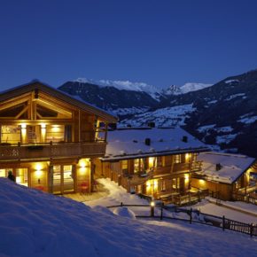 Luxus pur: 3 Tage Zillertal im TOP 5* Luxus-Baumhaus mit Frühstück, Dinner, Wellness & Extras nur 317€