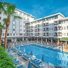 Türkei: 7 Tage im 4* Hotel mit All Inclusive, Flug & Transfer für 335 €