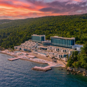 Kroatien: 4 Tage an der Kvarner Bucht inkl. TOP 5* Hilton Resort direkt am Strand, Frühstück & Spa nur 209€