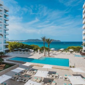 Traumurlaub auf Mallorca: 8 Tage Cala Millor im TOP 4* Hotel mit Halbpension, Flug, Transfer & Zug ab 714€