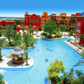 Ab ins Grand Resort Hurghada: 8 Tage im 4* Hotel am Strand mit All Inclusive, Flug & Transfer für 479€