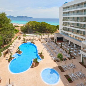 Adults Only auf Mallorca: 6 Tage im TOP 4* Hipotels Bahia Cala Millor inkl. Frühstück, Flug & Transfer nur 393€